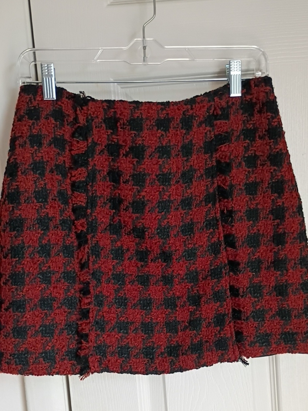 House of Harlow 1960 red and black houndstooth fringe tweed mini skirt